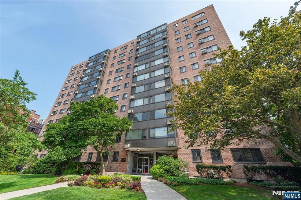 Pending $480,000 • Co-Listing Agent