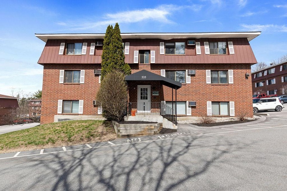 535 Calef Rd unit 18, Manchester, NH 03103 - photo 1
