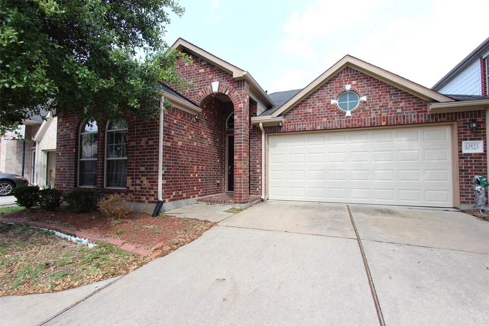 10523 Pleasant Villas Ln, Houston, TX 77075 - photo 1