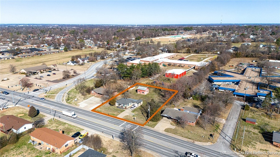 Home, barn, &.6 acre lot on New Hope Rd.