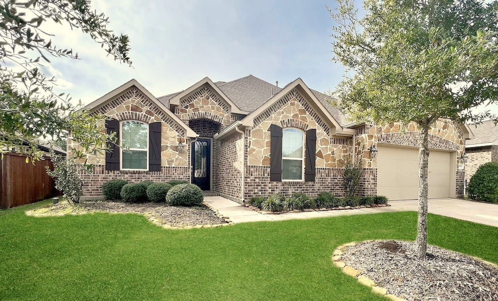 Welcome to this 4 bedroom, 2-1/2 bath single story