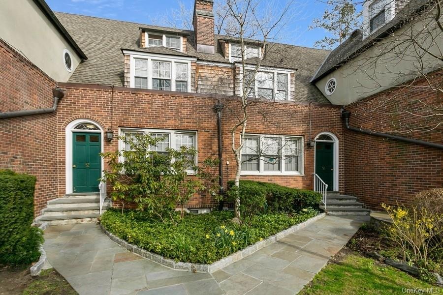 52 Underhill Rd unit 2D, Scarsdale, NY 10583 - photo 1