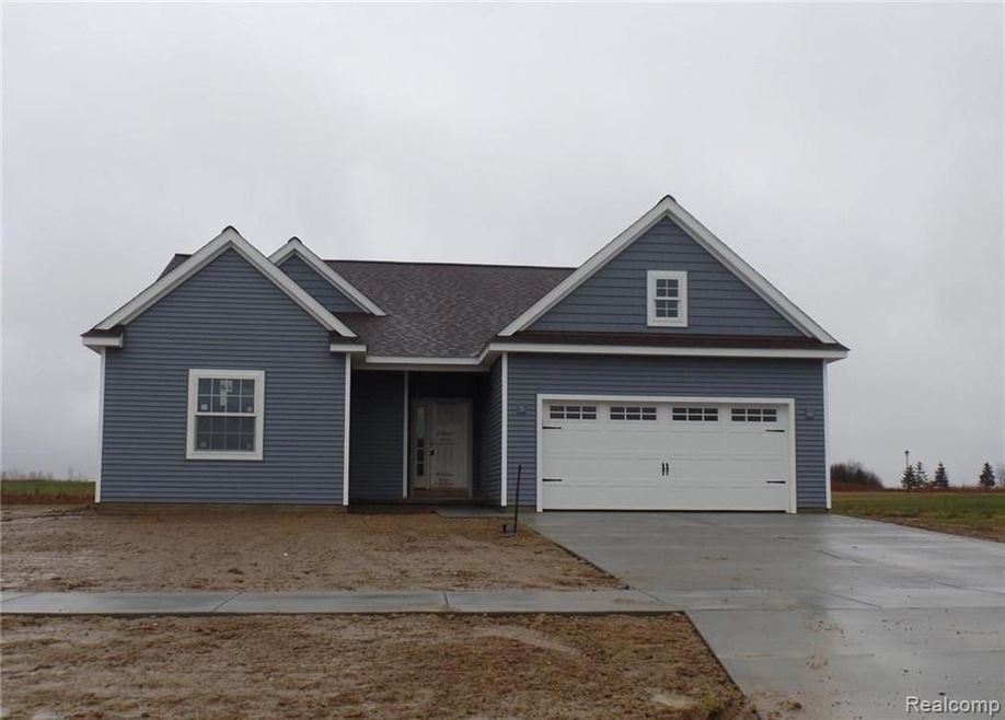 10461 Cobblestone Blvd, Davison, MI 48423 - photo 1