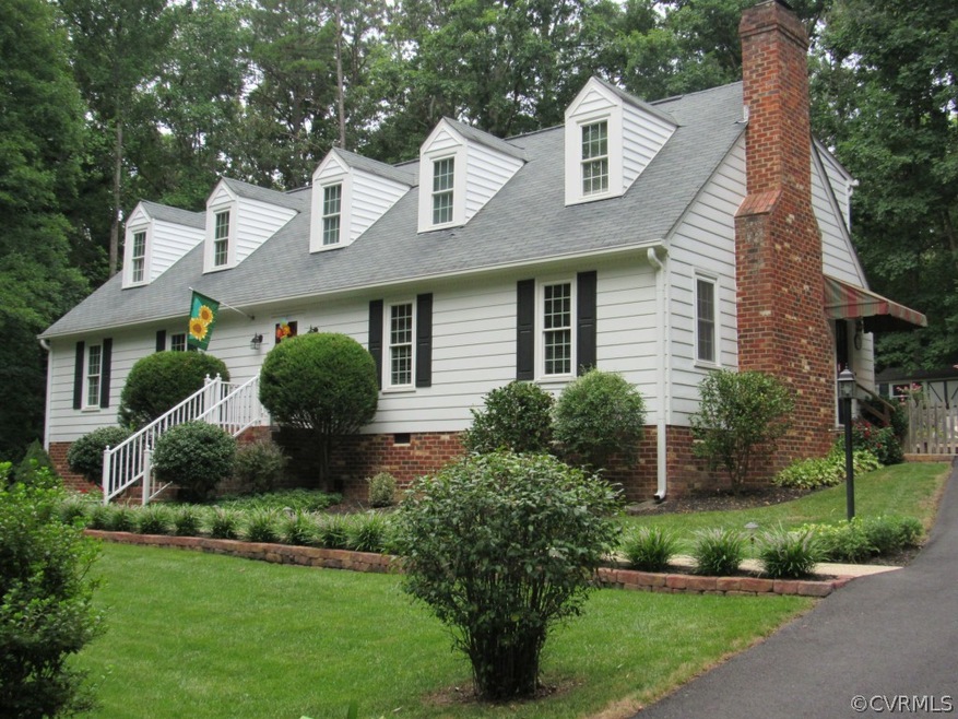 Gorgeous 5 BR cape on 1.08 acres in Western Henric