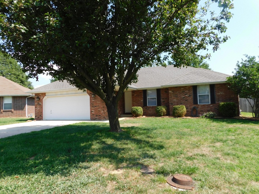 416 N Becky Cir, Nixa, MO 65714 - photo 1