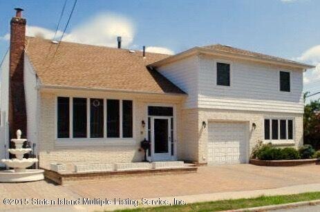 111 W. Cedarview Front of House