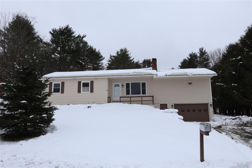 85 Ridgewood Dr, Saint Johnsbury, VT 05819 - photo 1