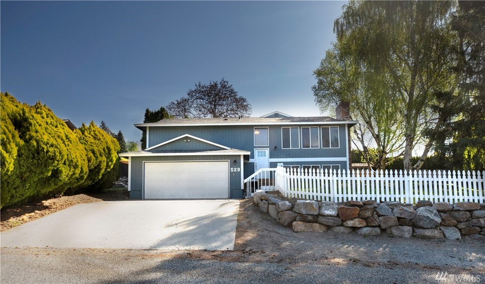 529 Lacey Place NE, East Wenatchee, WA 98802 - photo 1