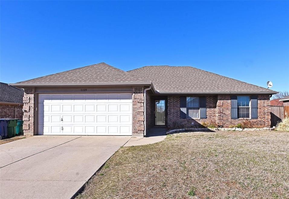 1129 Serendipity Cir, Sanger, TX 76266 - photo 1