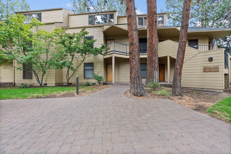 19717 SW Mount Bachelor Dr unit 252, Bend, OR 97702 - photo 1