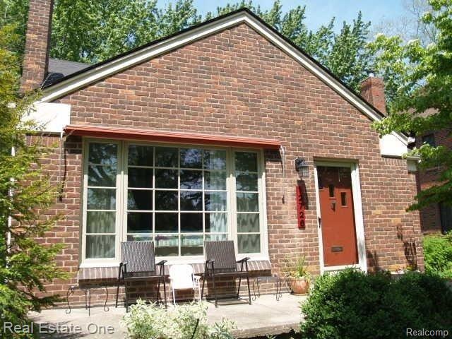 CHARMING CURB APPEAL
