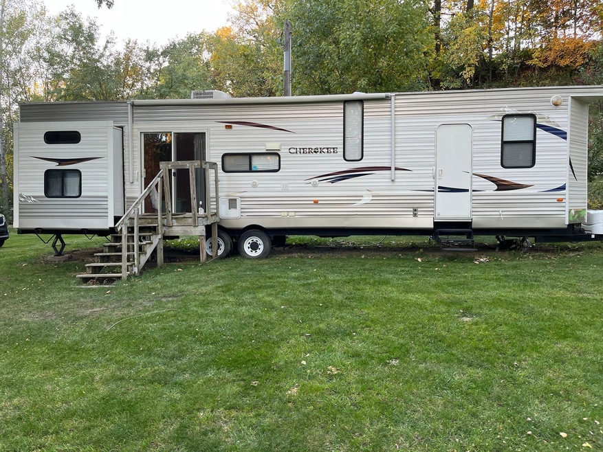 2011 Forest River Cherokee RV.  Bring the family & enjoy life at the lake!
