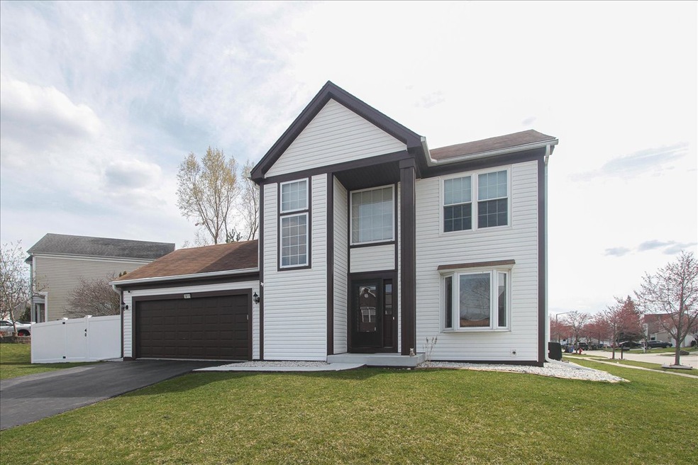 1811 Cambridge Dr, Carpentersville, IL 60110 - photo 1