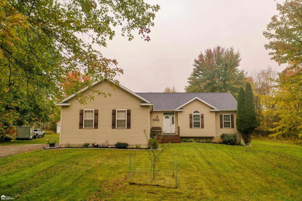 6228 Smith Rd, Linden, MI 48451 - photo 1