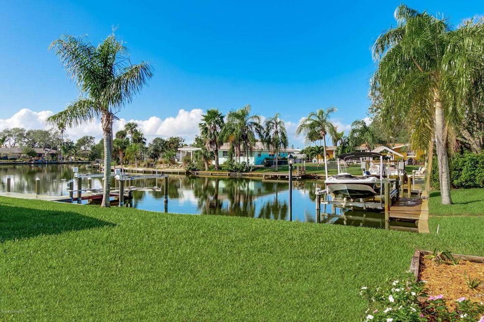 33 Yawl Dr Cocoa Beach, FL 32931