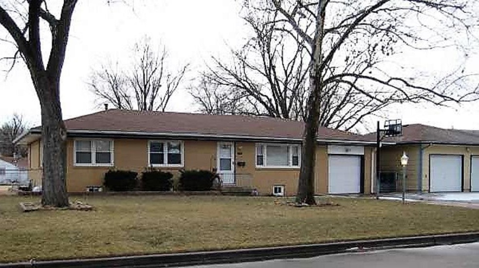 3+ CAR GARAGE SPACE!