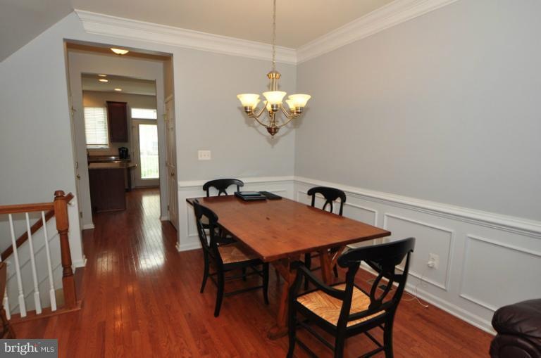 42603 Pine Forest Dr, Chantilly, VA 20152 - photo 1