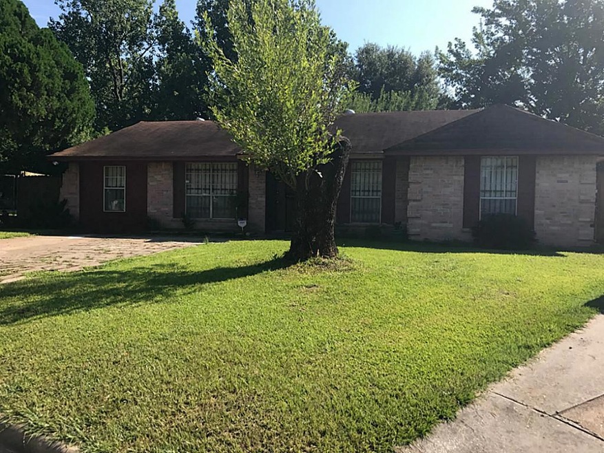 8422 Ponnel Ln, Houston, TX 77088 - photo 1