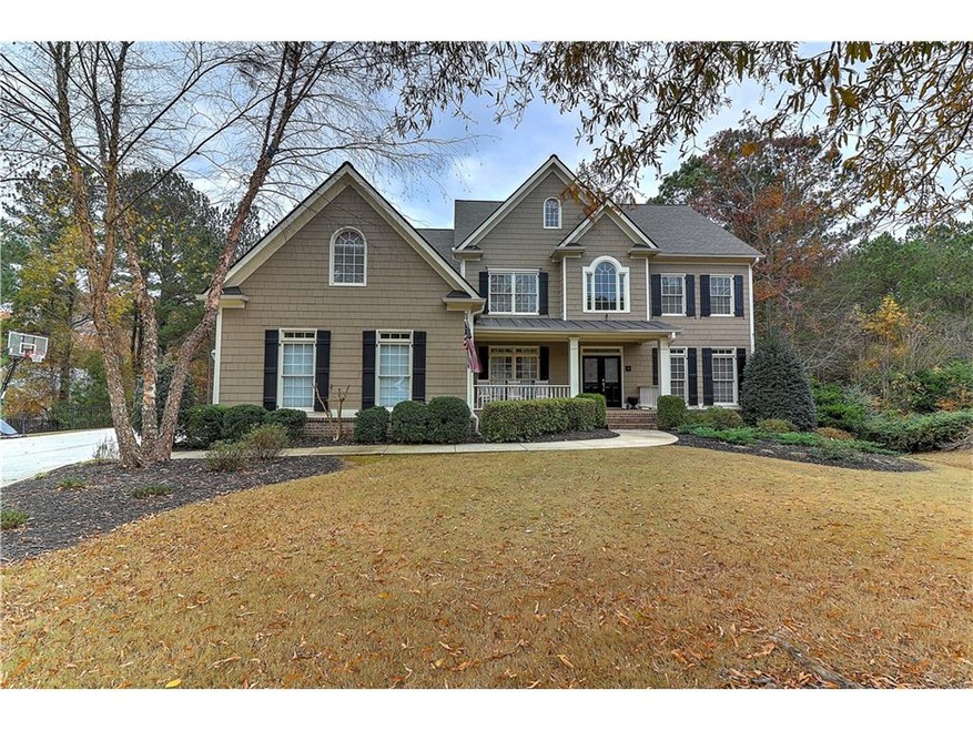 Large front yard on a cul-de-sac in White Columns.