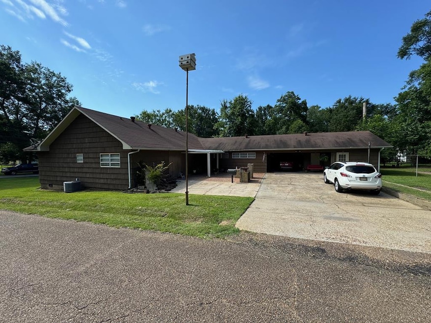 517 N James Ave, McComb, MS 39648 - photo 1