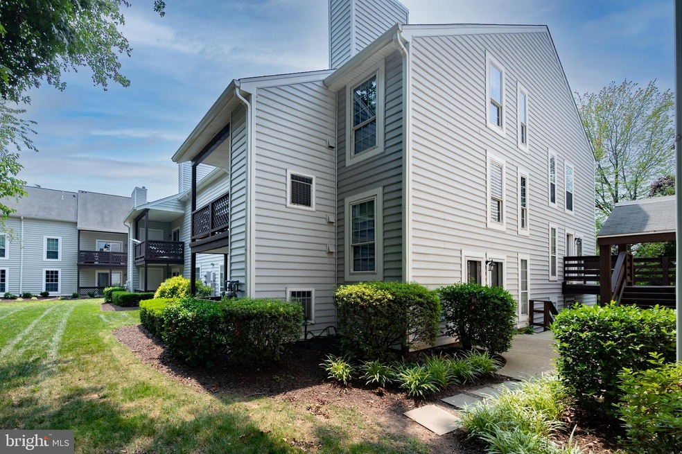 10052 Oakton Terrace Rd unit 10052, Oakton, VA 22124 - photo 1