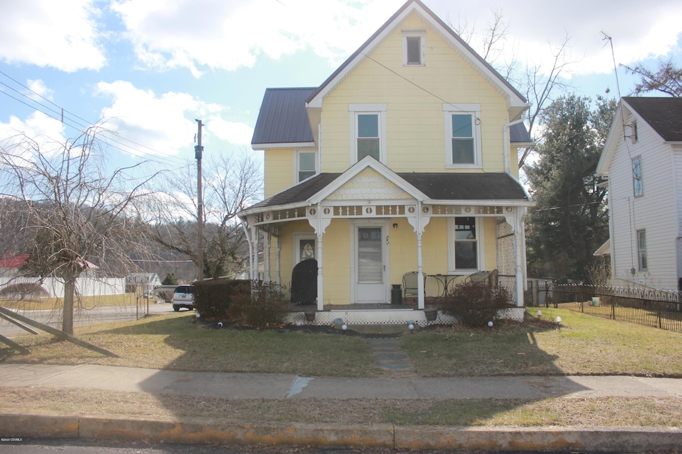 542 E 4th St, Nescopeck, PA 18635 - photo 1