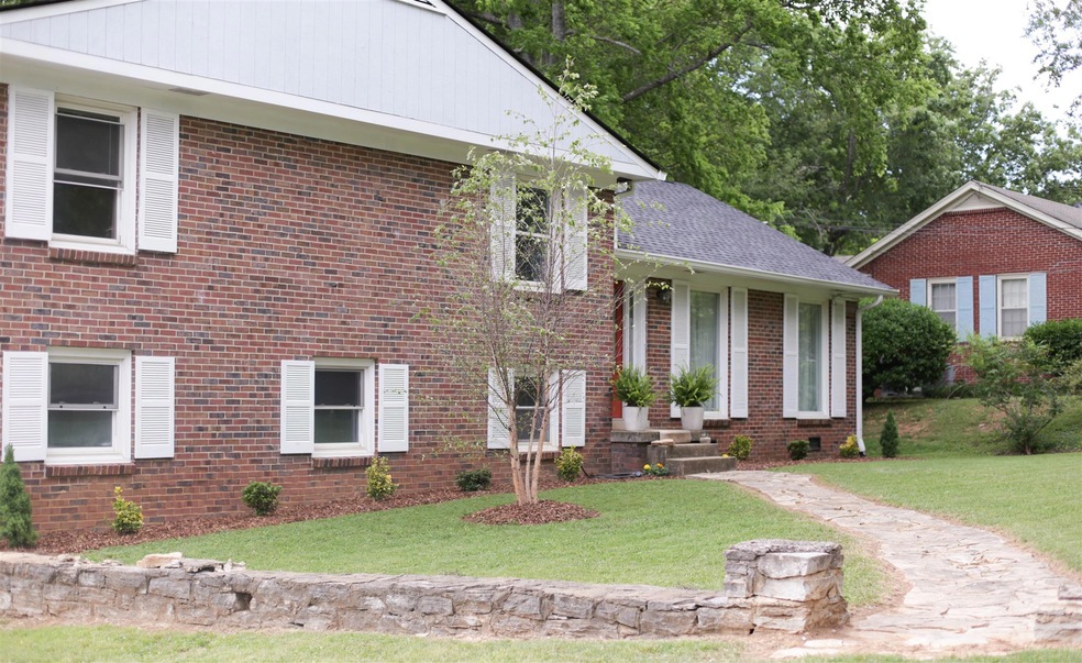 511 Oakwood Dr, Columbia, TN 38401 - photo 1