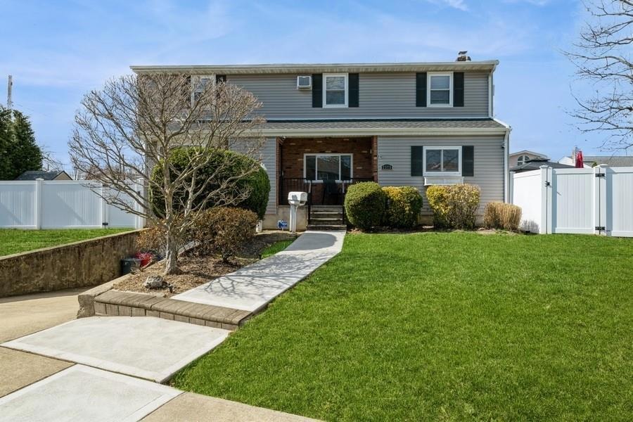 Sold $830,000 • Co-Listing Agent