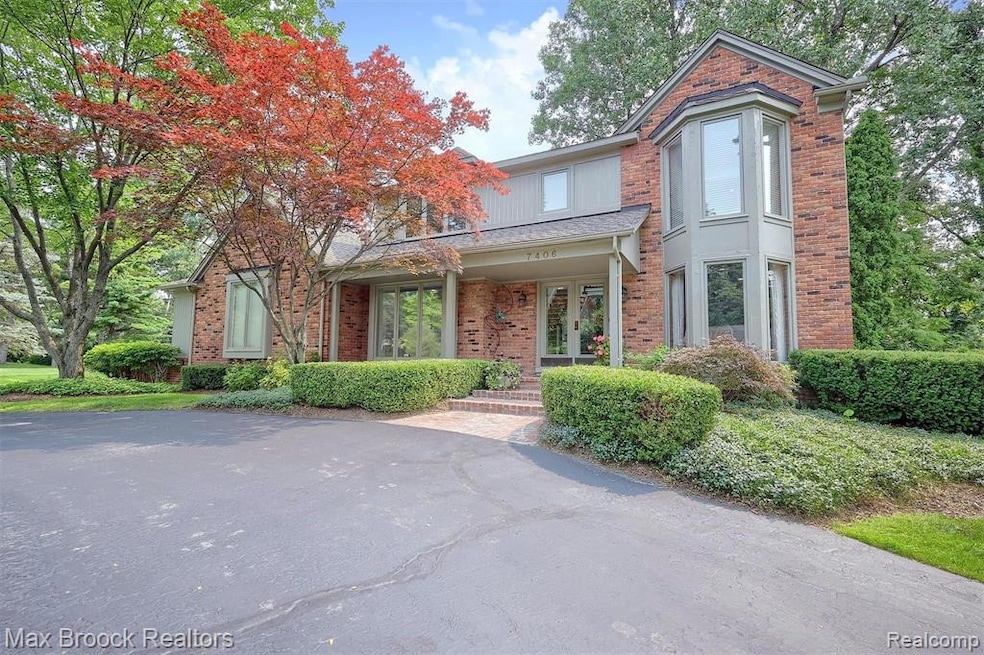 7406 Sandy Creek Ct, Bloomfield Hills, MI 48301 - photo 1