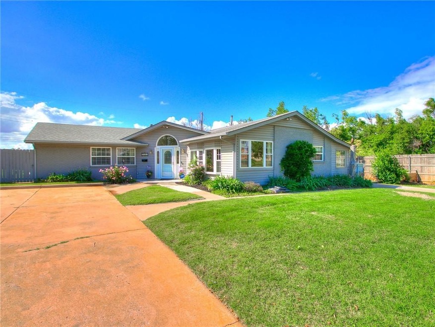 6917 N Grove Ave, Warr Acres, OK 73132 - photo 1