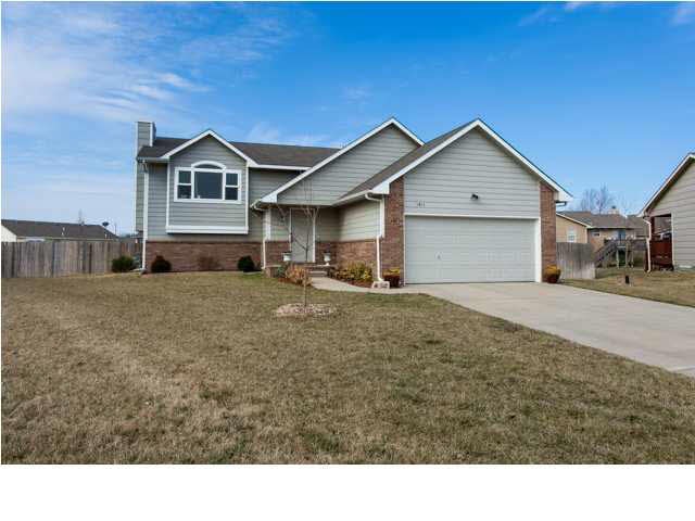 Welcome home to 1811 N Buckthorn Court!