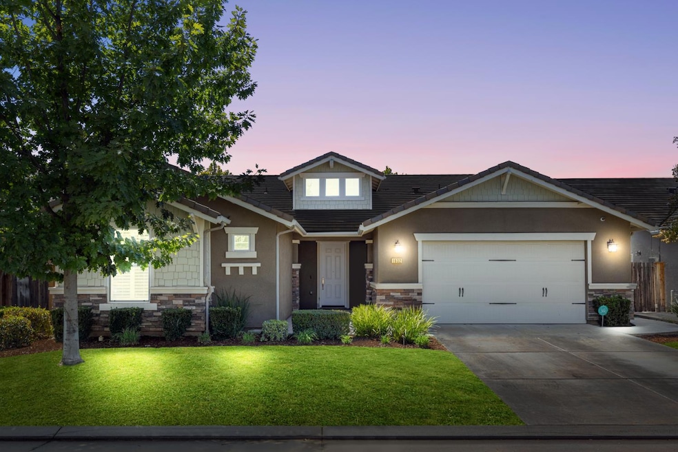 1632 N Broadbent Ln, Clovis, CA 93619 - photo 1