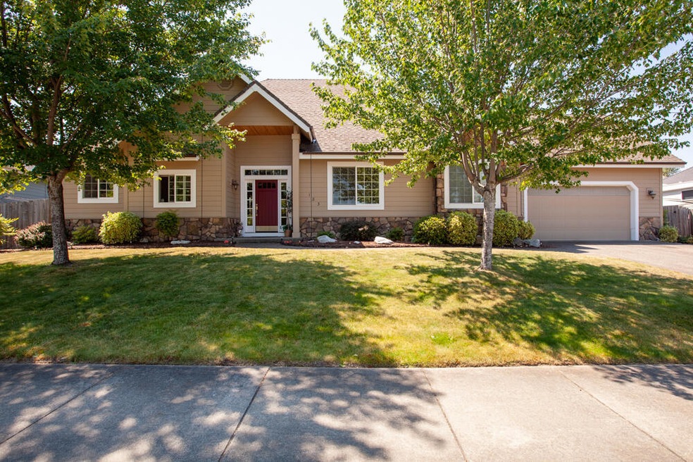 183 Arroyo Dr, Grants Pass, OR 97527 - photo 1