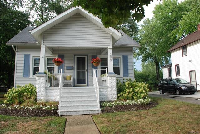 CHARMING 4 BEDROOM HOME IN CLAWSON