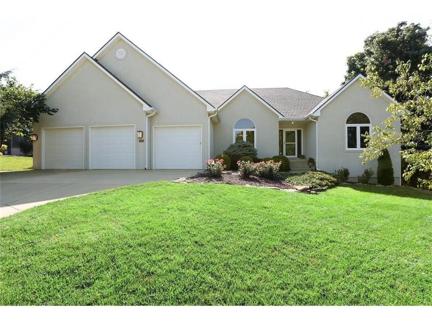 Ranch home in wonderful Walnut Woods. Enjoy one le