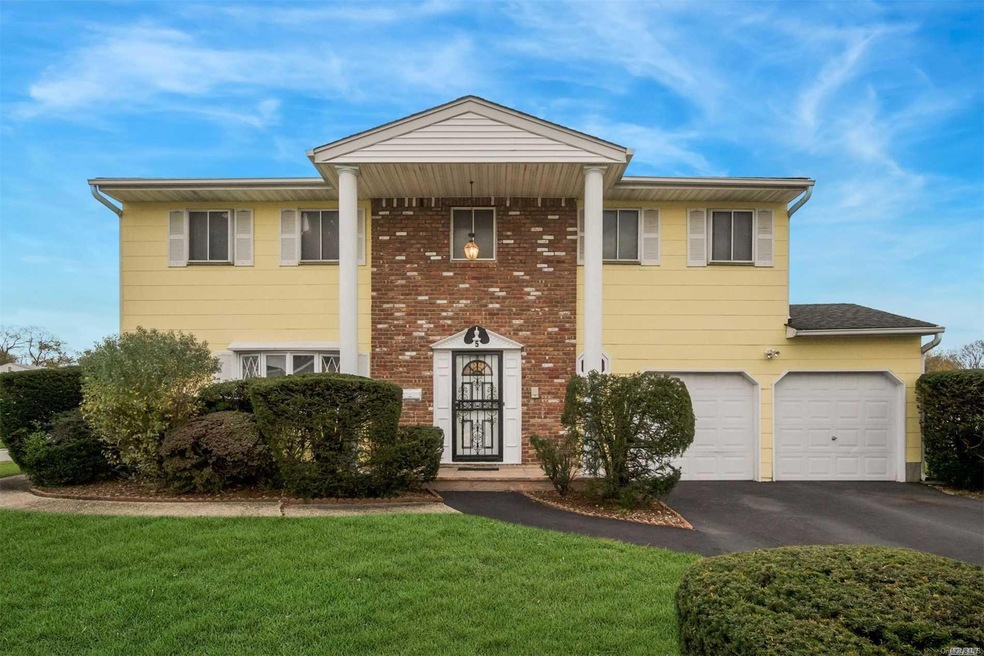 5 Sunshine Ln, Amityville, NY 11701 - photo 1