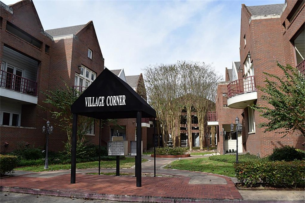 11862 Taylorcrest Rd unit 3, Houston, TX 77024 - photo 1