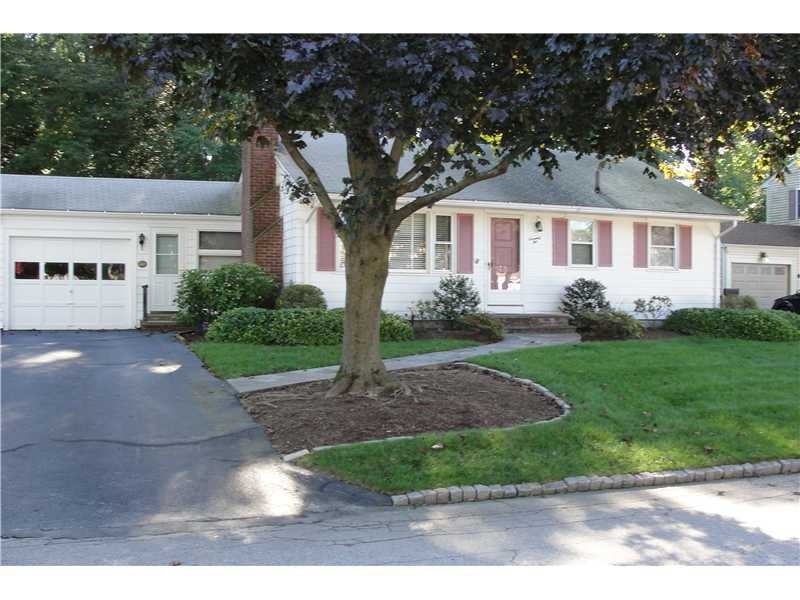 72 Woodmont Dr, Cranston, RI 02920 - photo 1