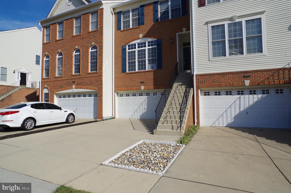 25828 Kirkwood Square, Chantilly, VA 20152 - photo 1