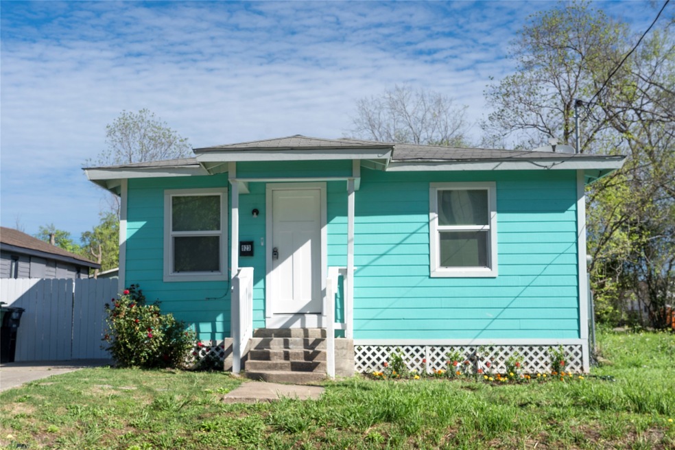 923 E 39th St, Houston, TX 77022 - photo 1