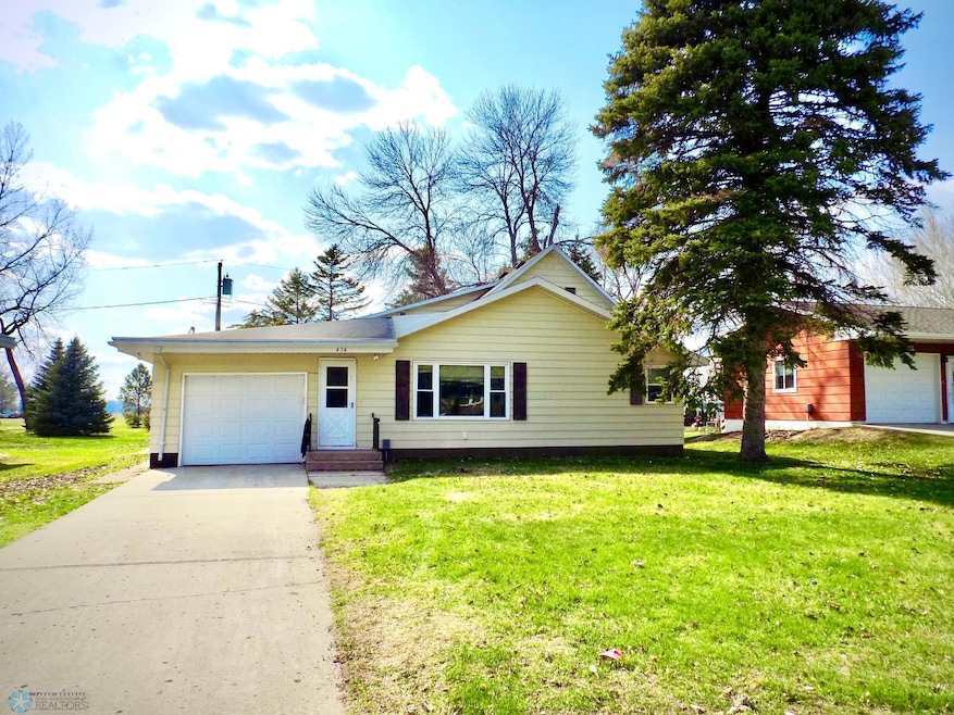 414 4th Ave SW, Hankinson.jpg