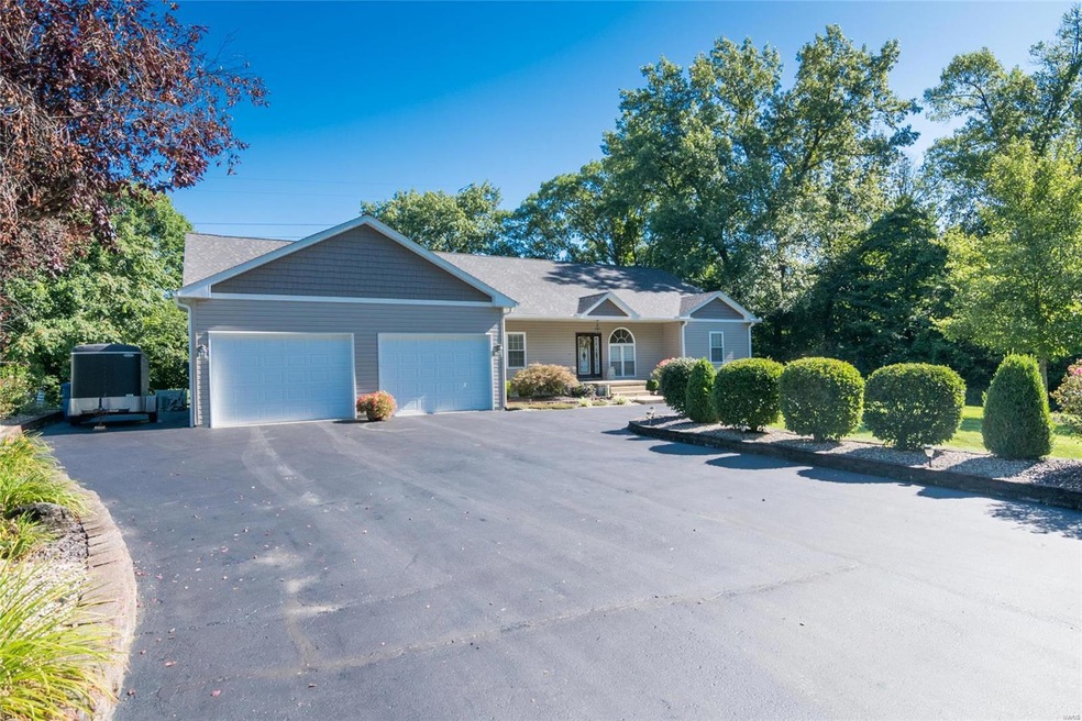 207 Meyer Dr, Collinsville, IL 62234 - photo 1