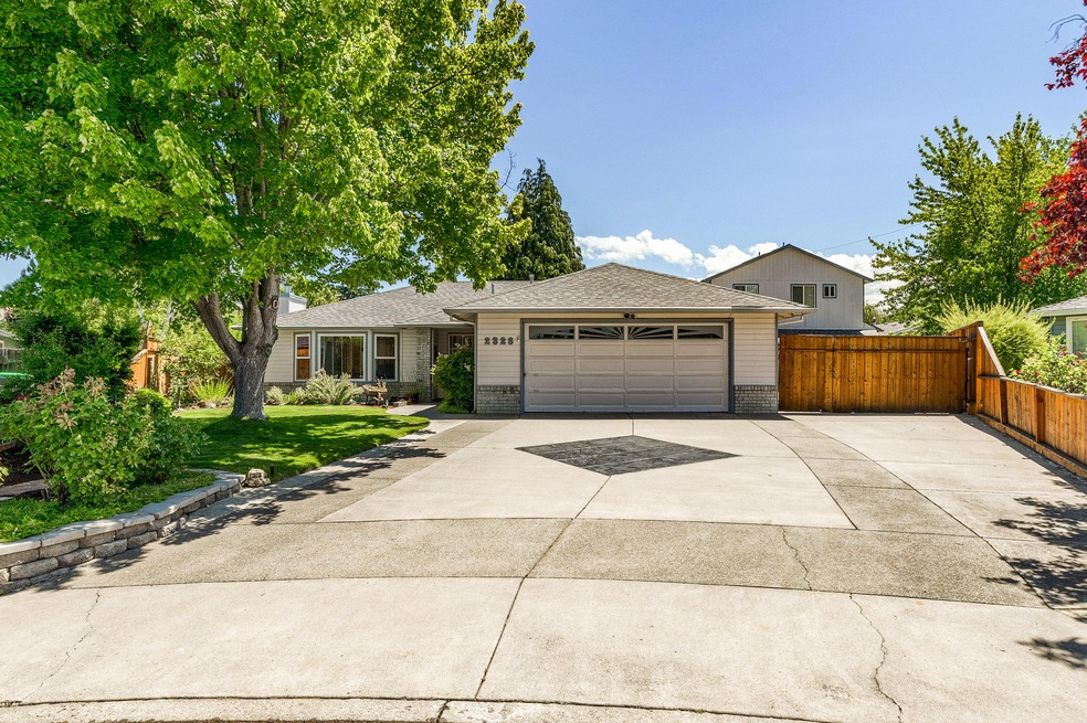 2328 Parkhill Place, Medford, OR 97504 - photo 1