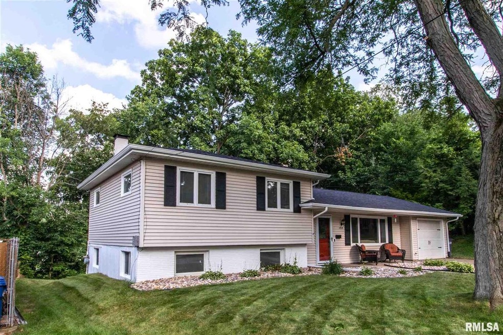 1914 San Jose Ct, Bettendorf, IA 52722 - photo 1