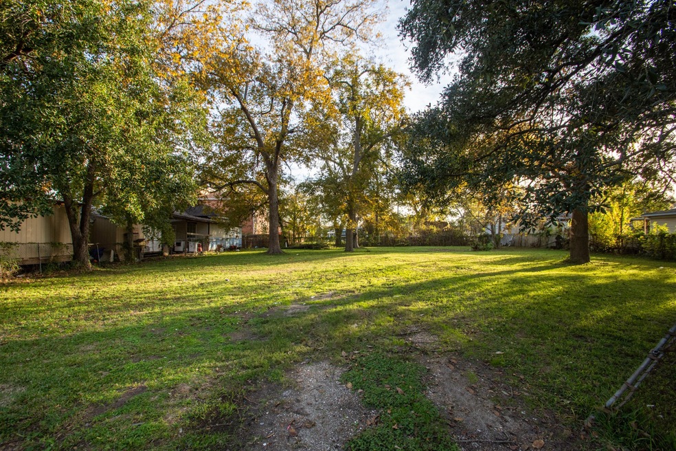 3146 Crandon St, Houston, TX 77026 - photo 1