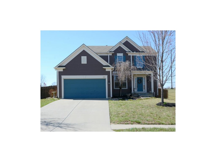 lovely curb appeal!!