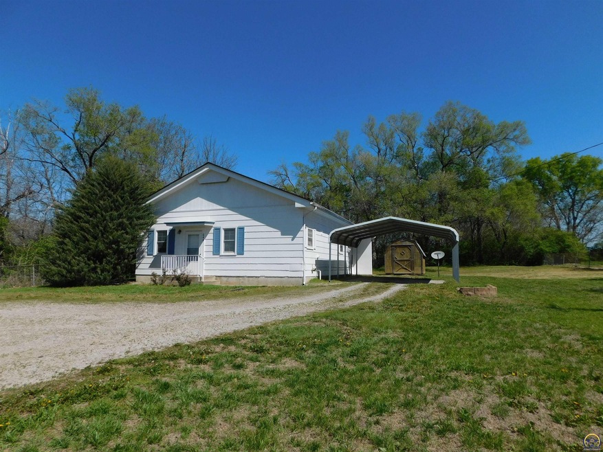 648 SW 97th St, Wakarusa, KS 66546 - photo 1
