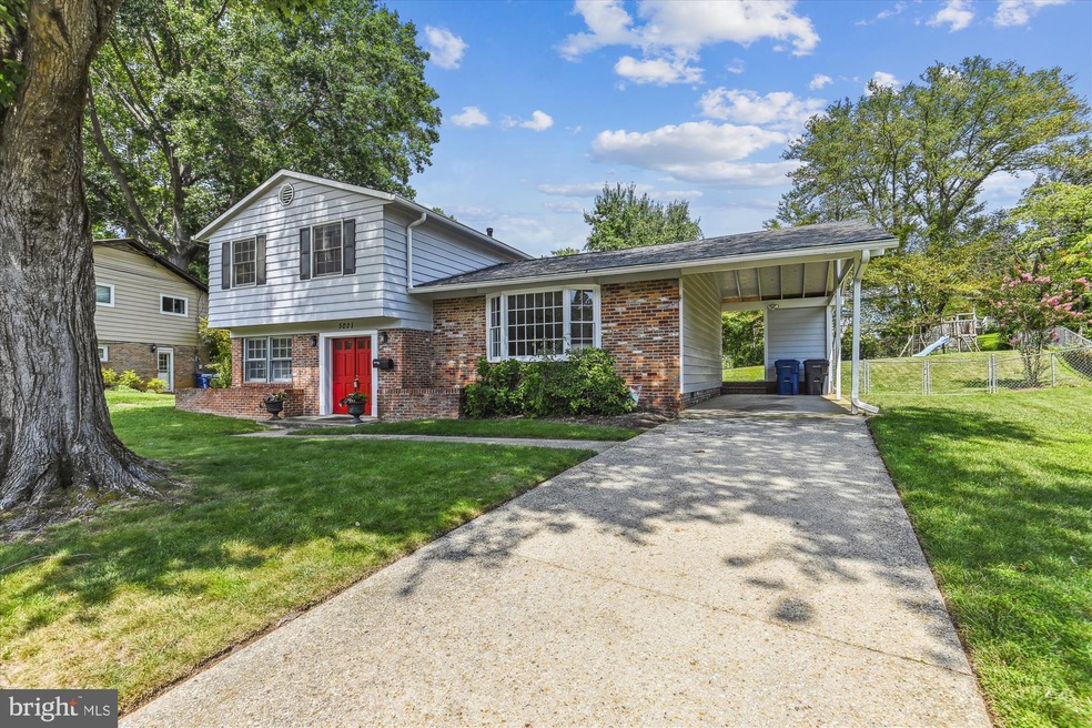 5021 Chanticleer Ave, Annandale, VA 22003 - photo 1