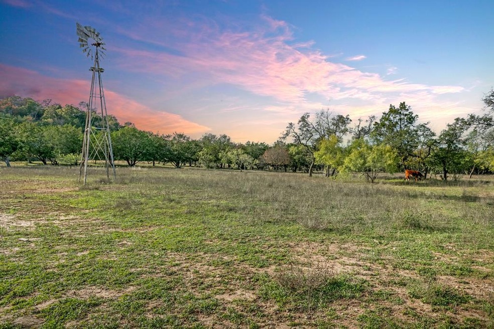 288 Royal Oaks Loop unit 10, Fredericksburg, TX 78624 - photo 1