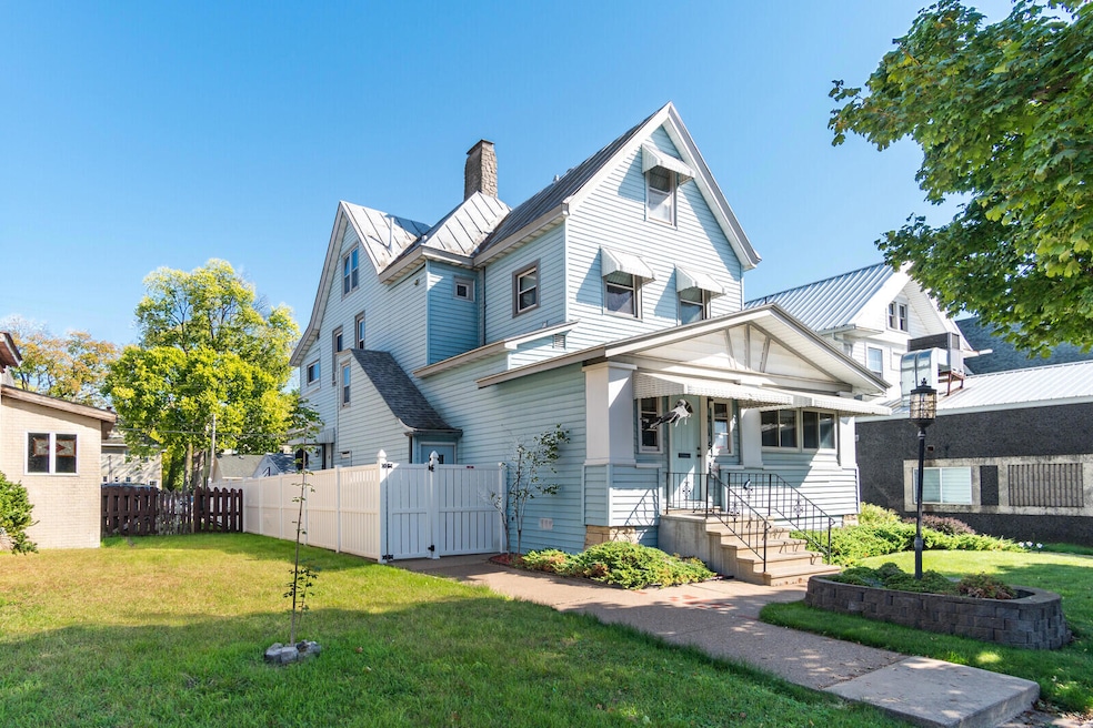 01_215_7thStS_Exterior1_mls